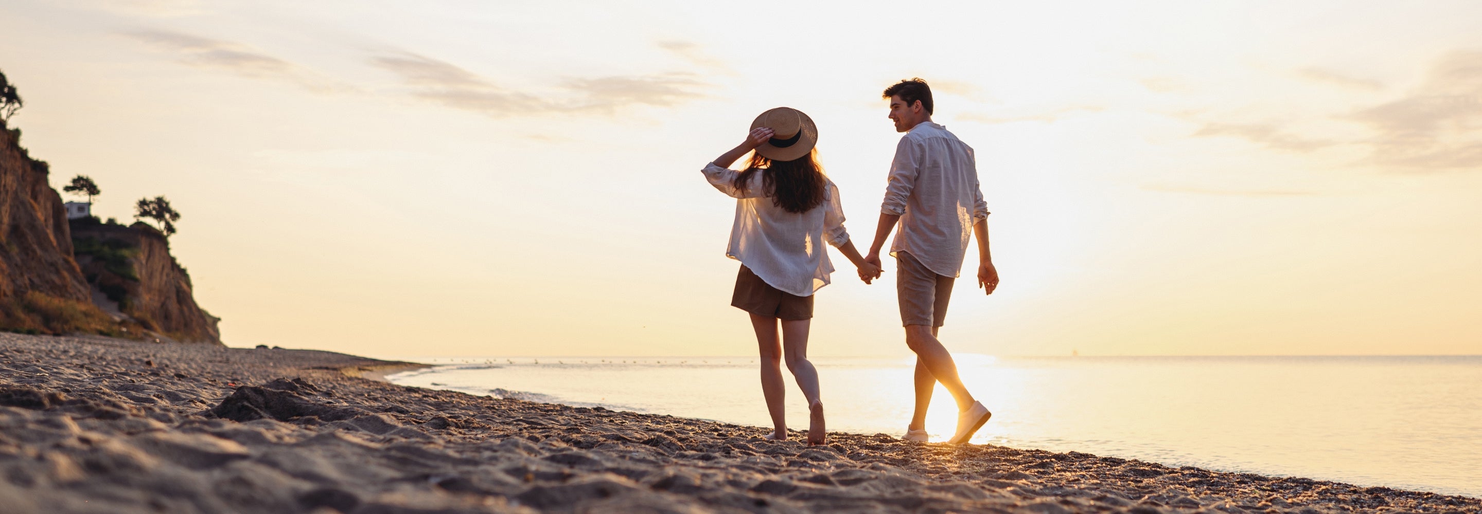 Couple_on_the_Beach_Walking_in_the_Sunset.jpg